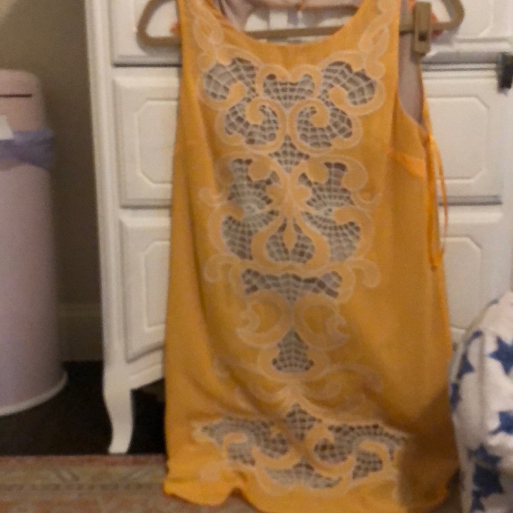 Gianni Bini keyhole back dress